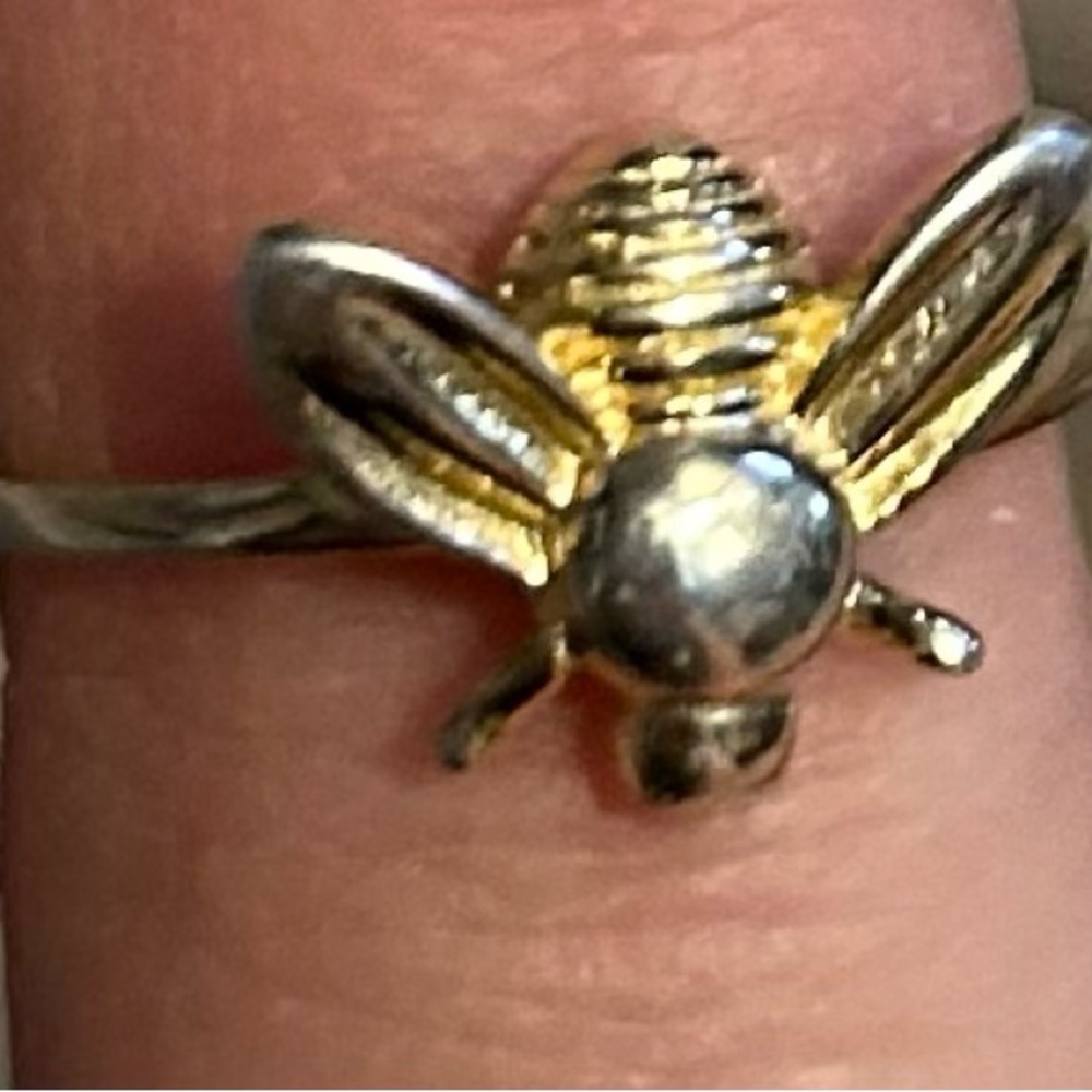 Gold and Silver Bee Ring — so comfortable — size 5 1/2